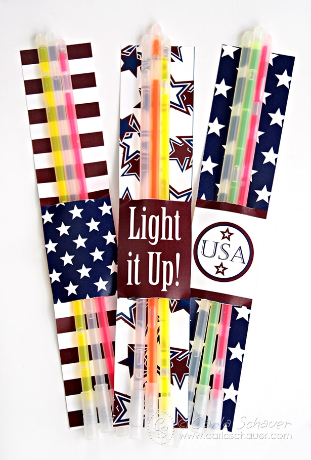 Free Patriotic Glowstick and Sparkler Holder Printables from Carla Schauer Designs. This set coordinates with another free printable patriotic project, and a full Stars & Stripes printable party!